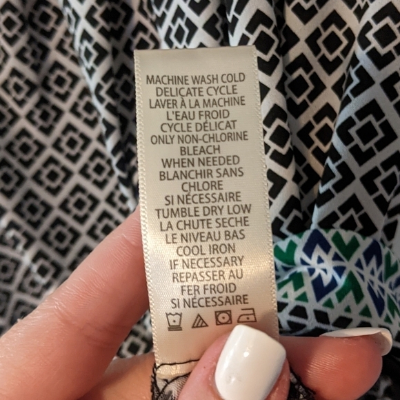 Like-New Max Studio Flowy Cold Shoulder Scoop Neck Patterned Top Size Small - Picture 7 of 7